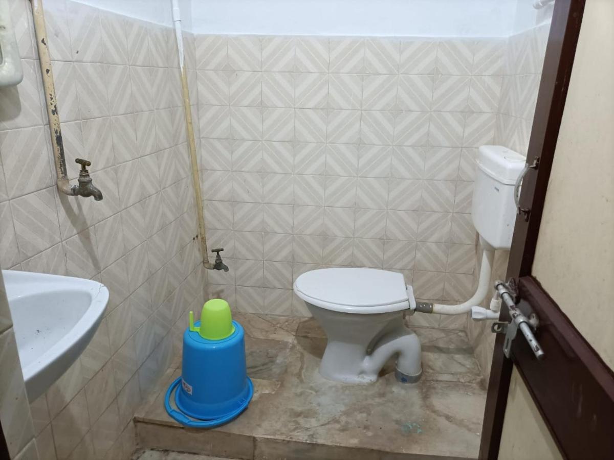 Hotel Radha Krishna Puri Buitenkant foto
