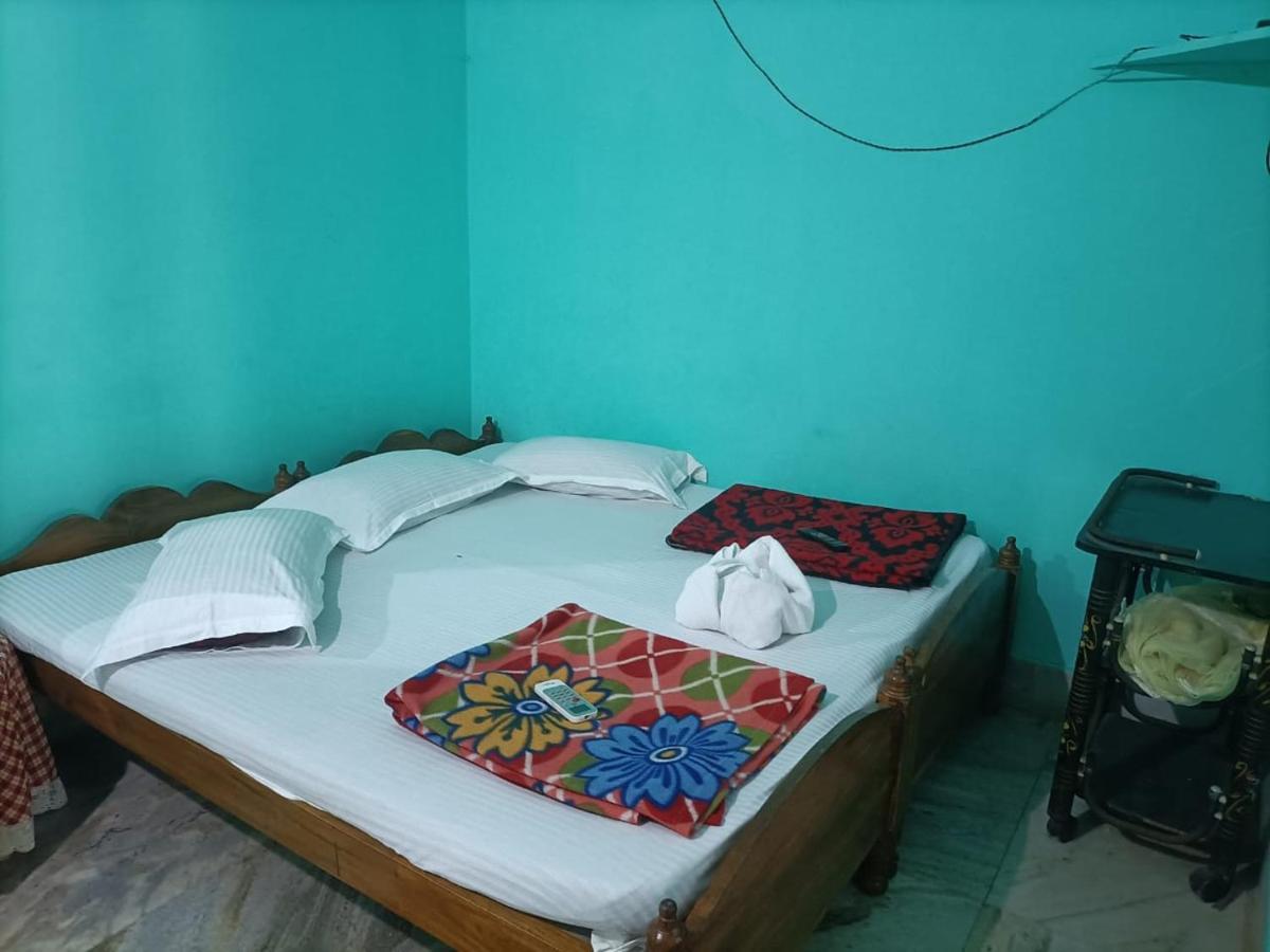 Hotel Radha Krishna Puri Buitenkant foto