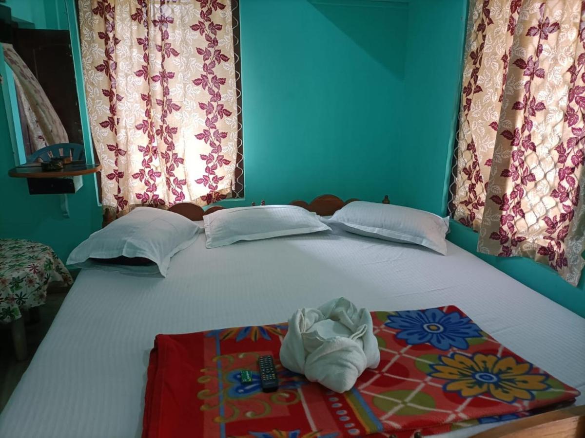 Hotel Radha Krishna Puri Buitenkant foto