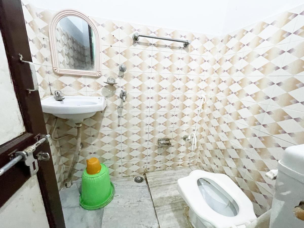Hotel Radha Krishna Puri Buitenkant foto