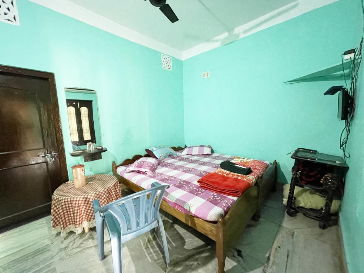 Hotel Radha Krishna Puri Buitenkant foto