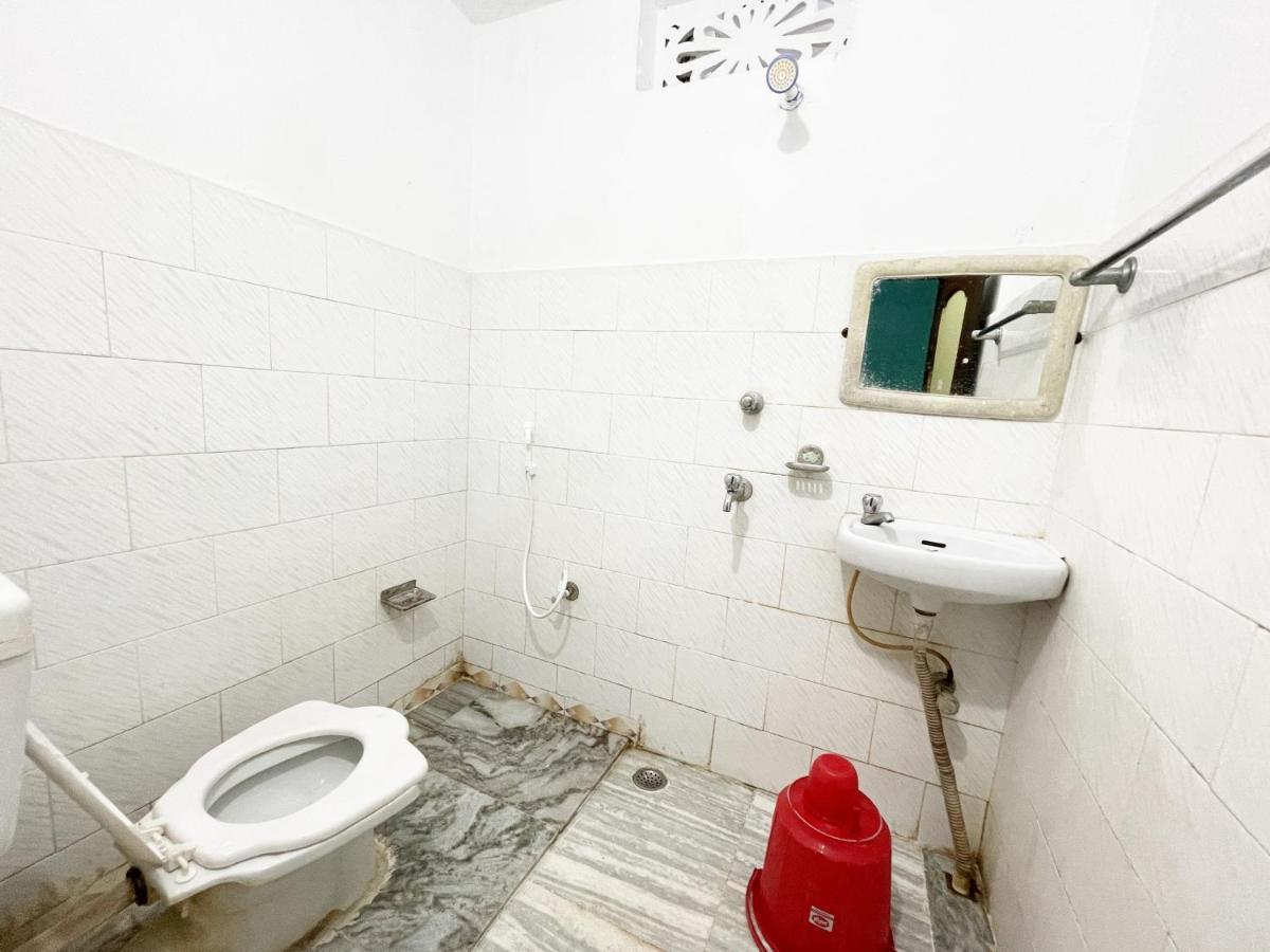 Hotel Radha Krishna Puri Buitenkant foto