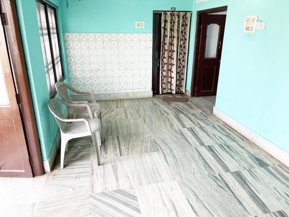 Hotel Radha Krishna Puri Buitenkant foto