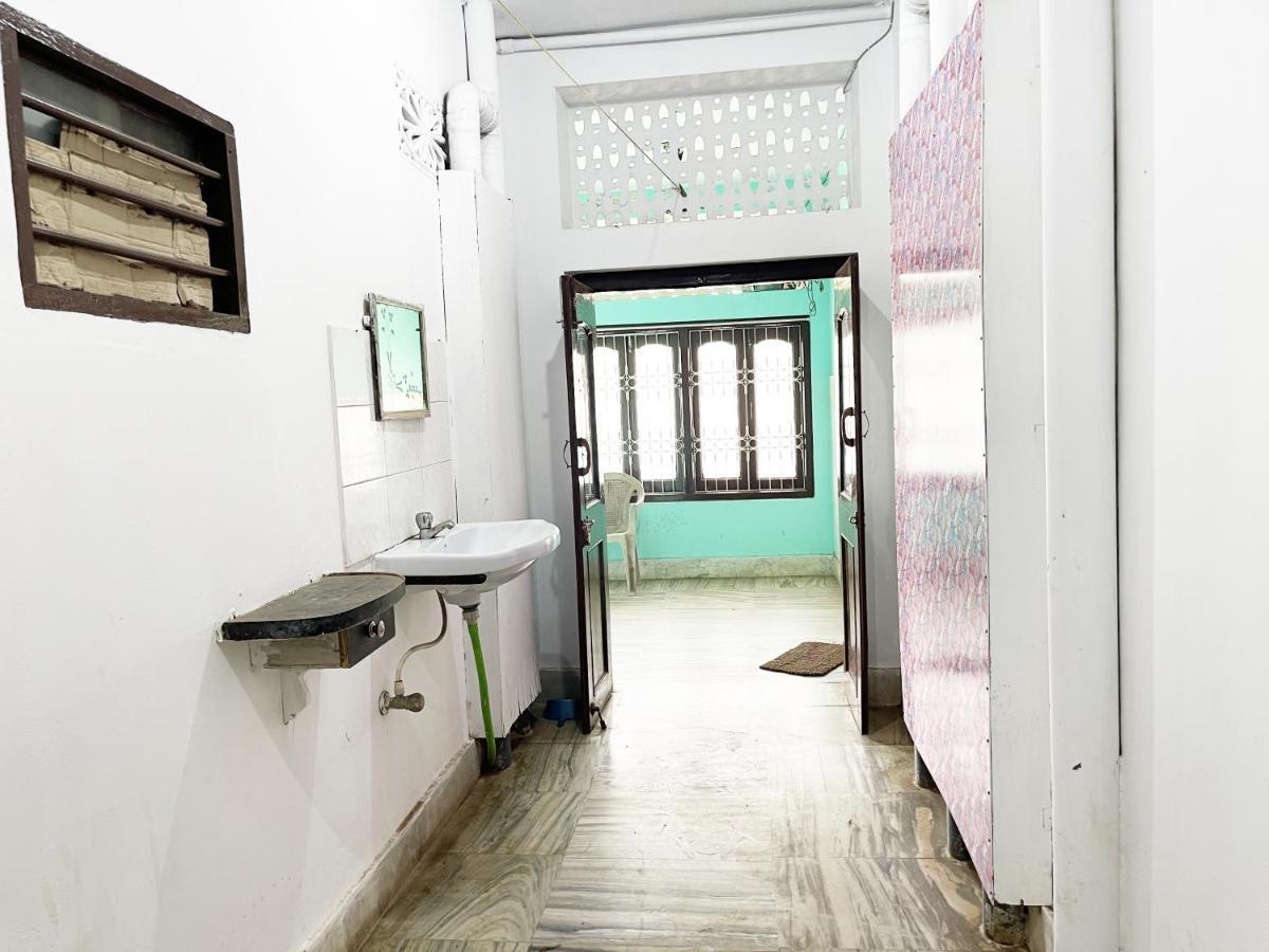 Hotel Radha Krishna Puri Buitenkant foto