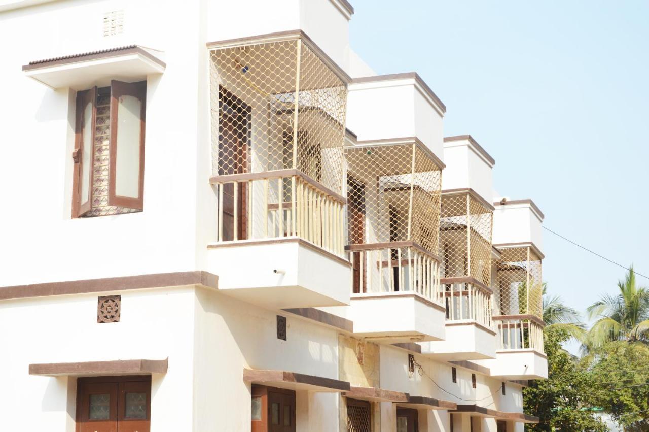 Hotel Radha Krishna Puri Buitenkant foto