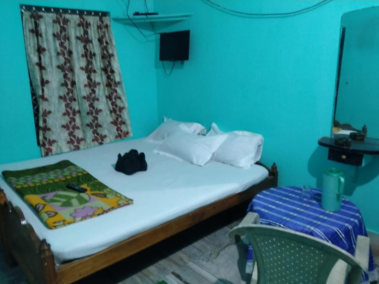 Hotel Radha Krishna Puri Buitenkant foto
