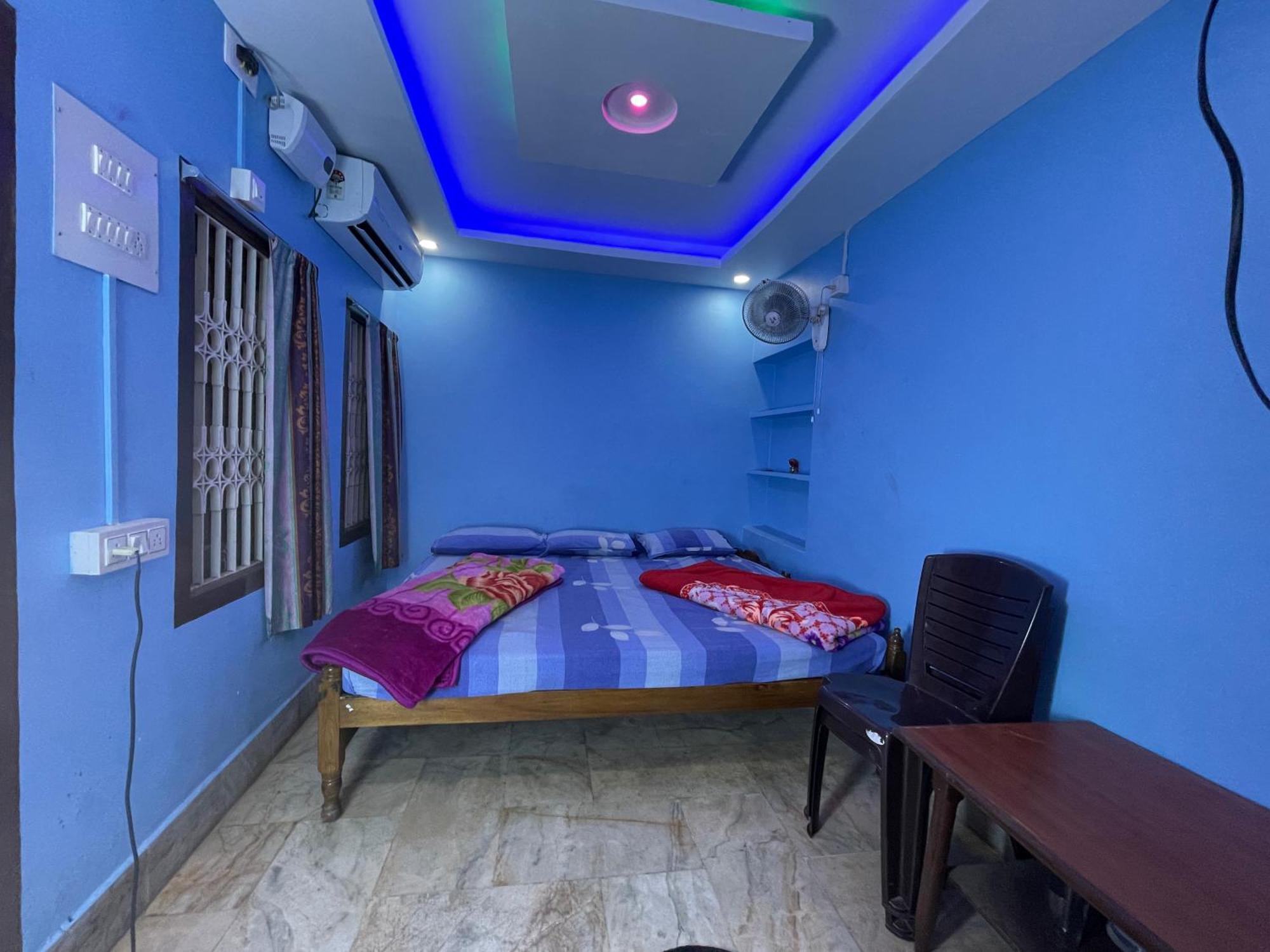 Hotel Radha Krishna Puri Buitenkant foto