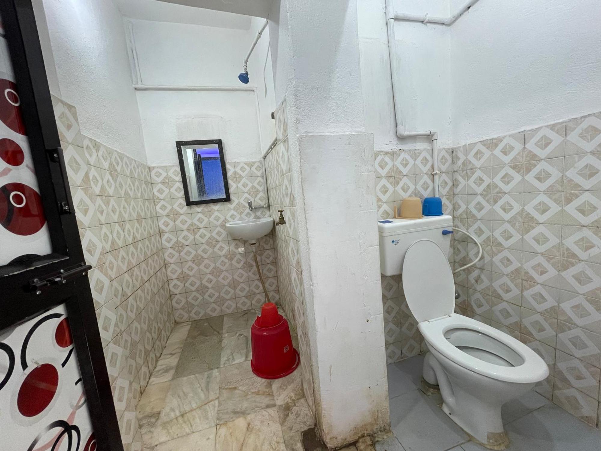 Hotel Radha Krishna Puri Buitenkant foto