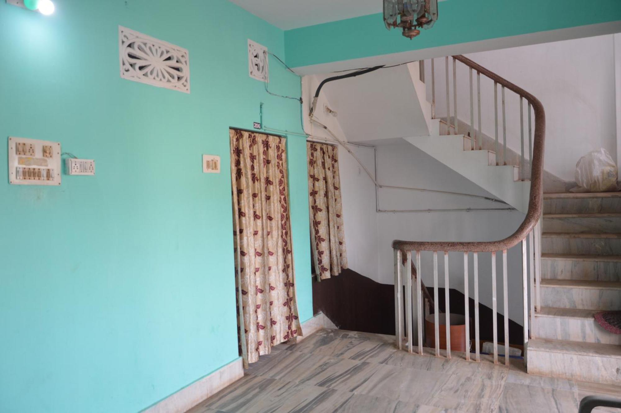 Hotel Radha Krishna Puri Buitenkant foto
