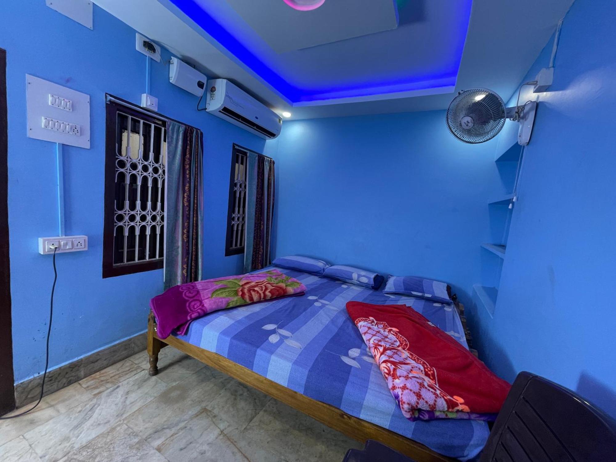 Hotel Radha Krishna Puri Buitenkant foto