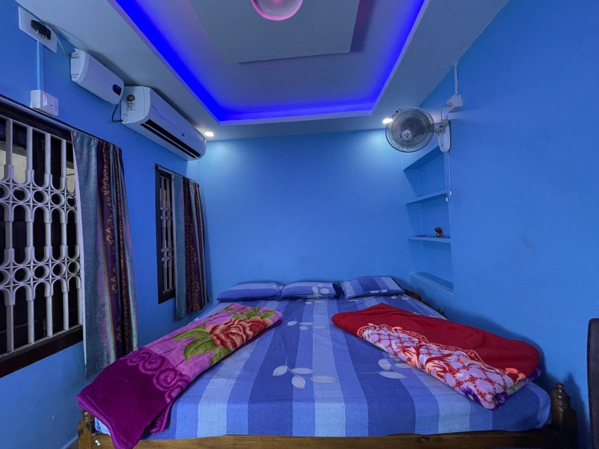 Hotel Radha Krishna Puri Buitenkant foto