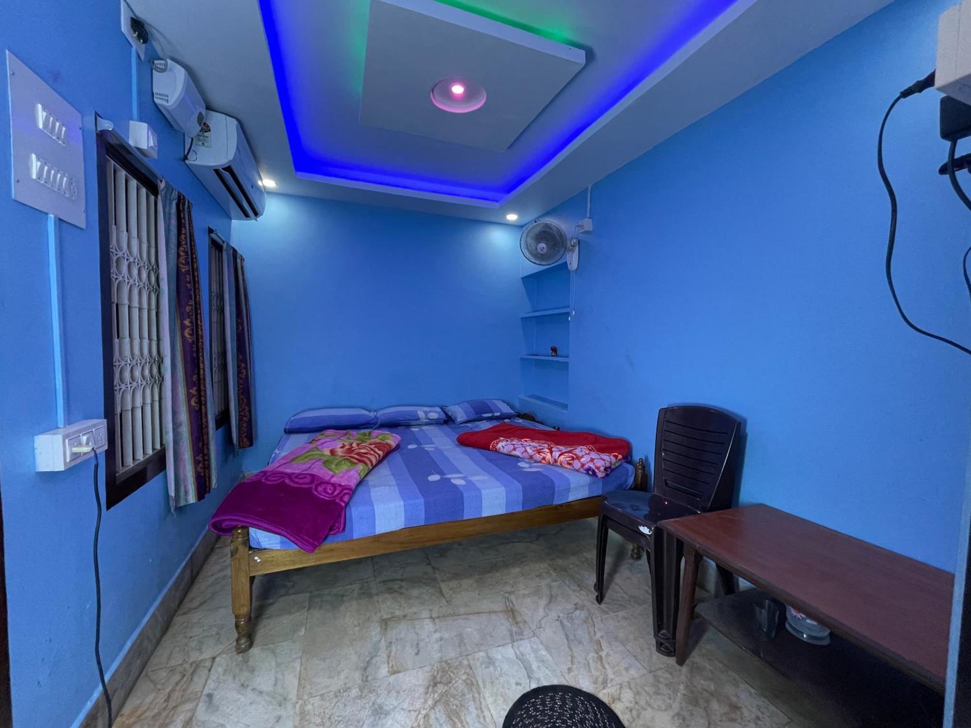 Hotel Radha Krishna Puri Buitenkant foto