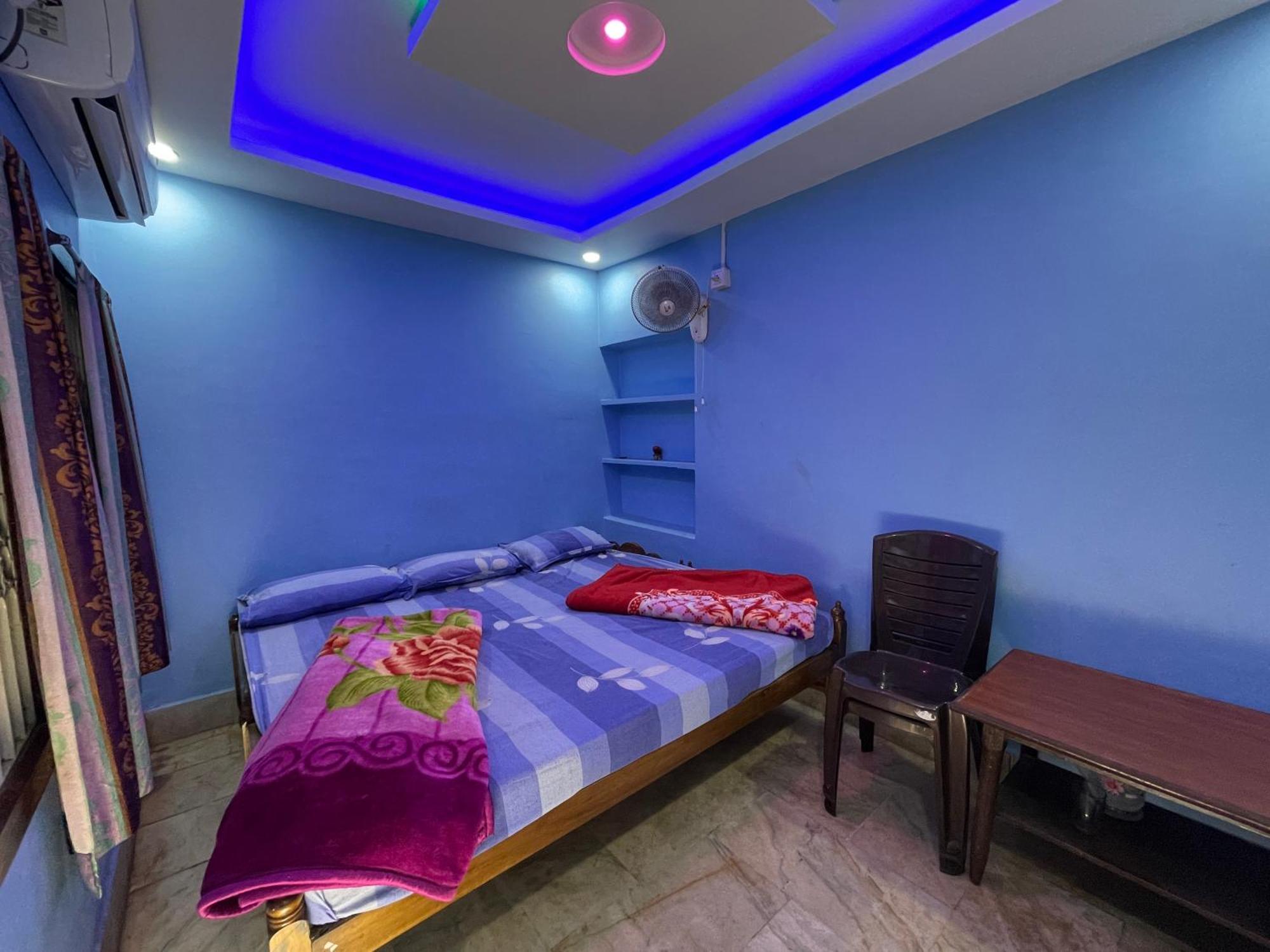 Hotel Radha Krishna Puri Buitenkant foto
