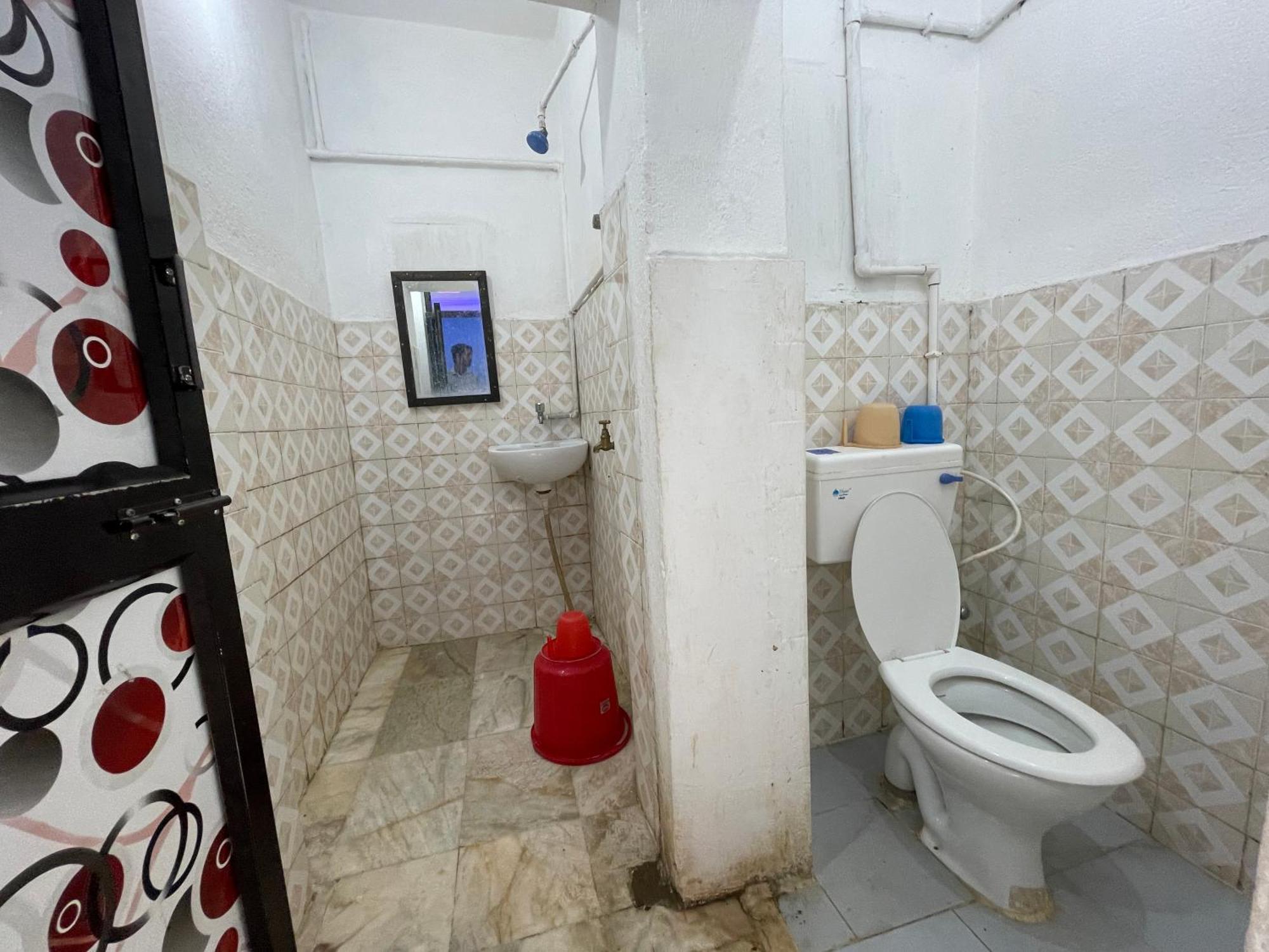 Hotel Radha Krishna Puri Buitenkant foto