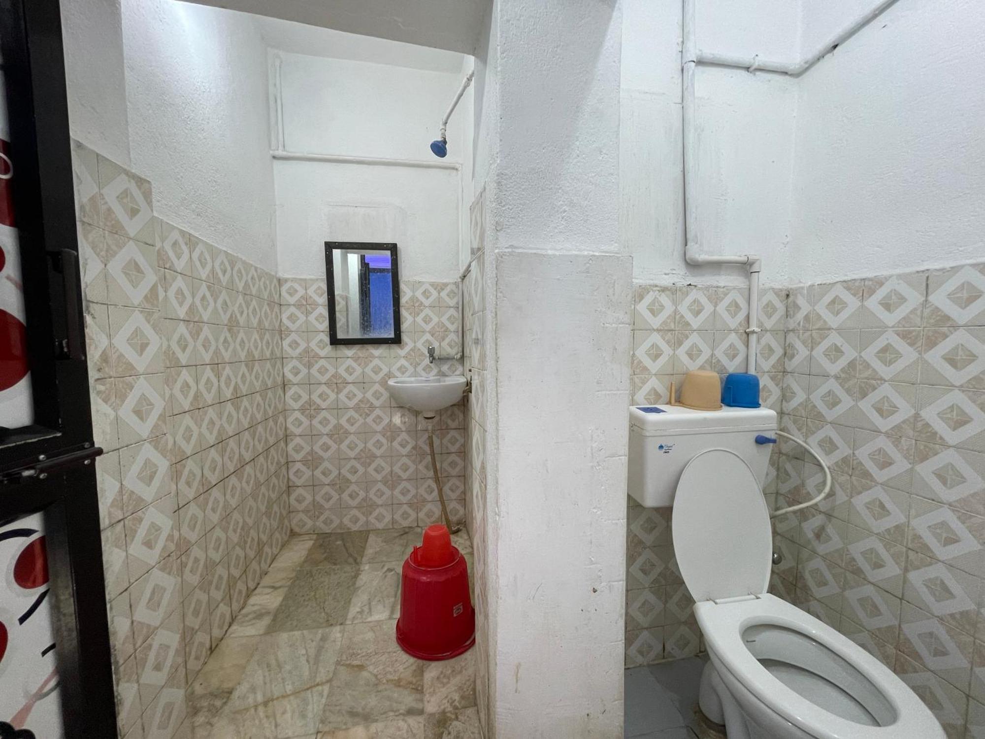 Hotel Radha Krishna Puri Buitenkant foto