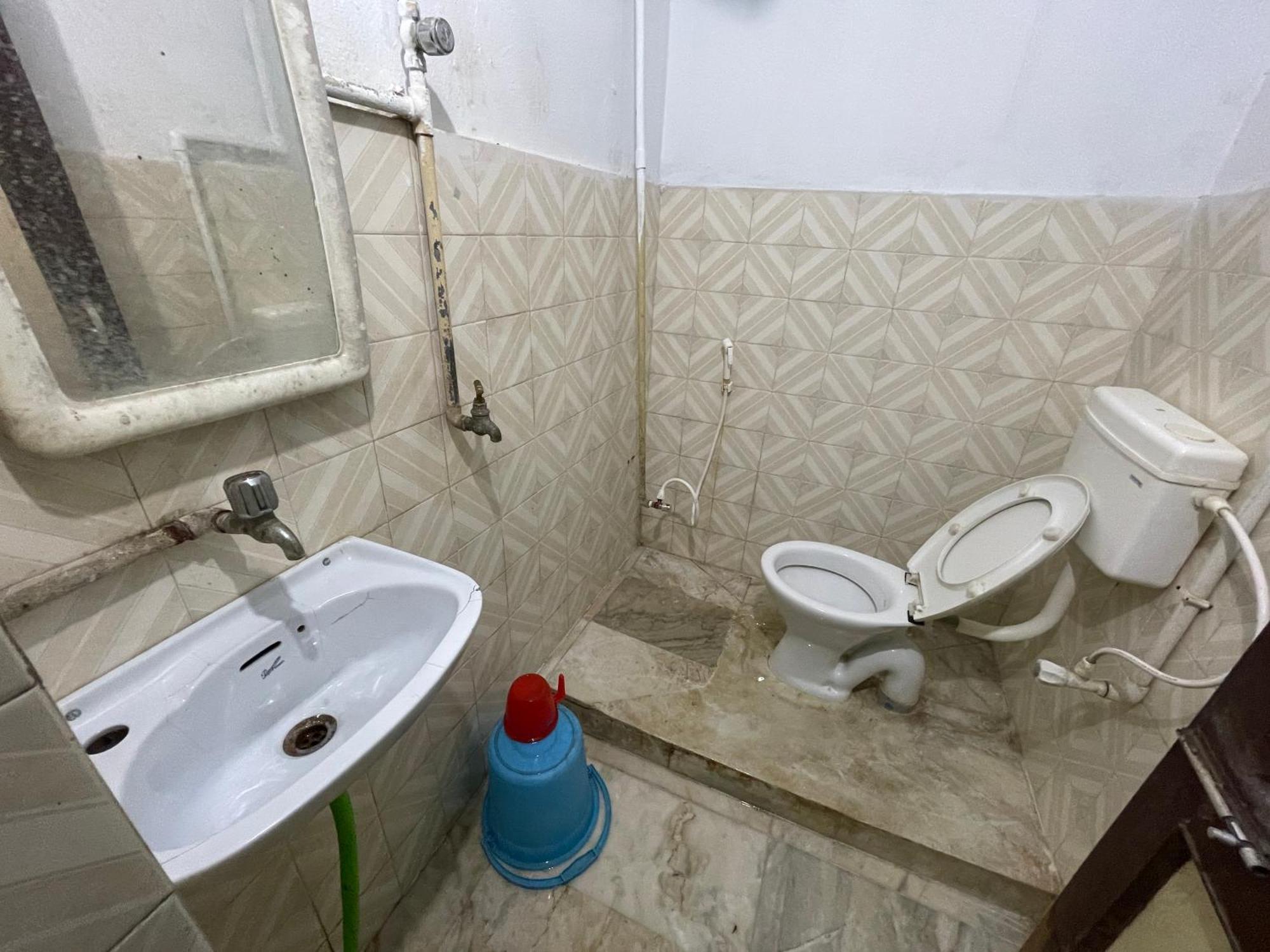 Hotel Radha Krishna Puri Buitenkant foto